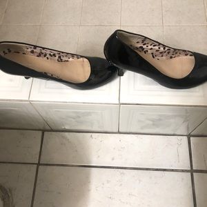 Black brand new women shoes brand By cl laundry